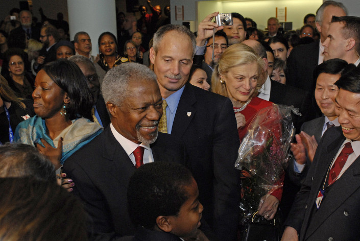 Secretary-General Kofi Annan bids farewell to staff at United Nations Staff Farewell celebration.