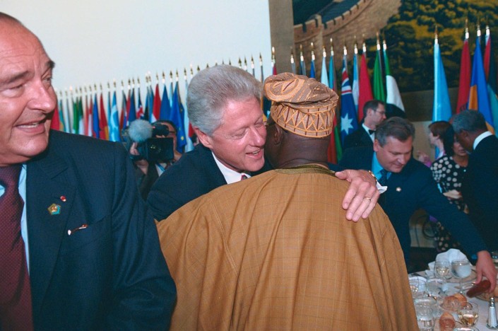 US President Bill Clinton embraces Nigerian President Olusegun Obasanjo at the UN.
