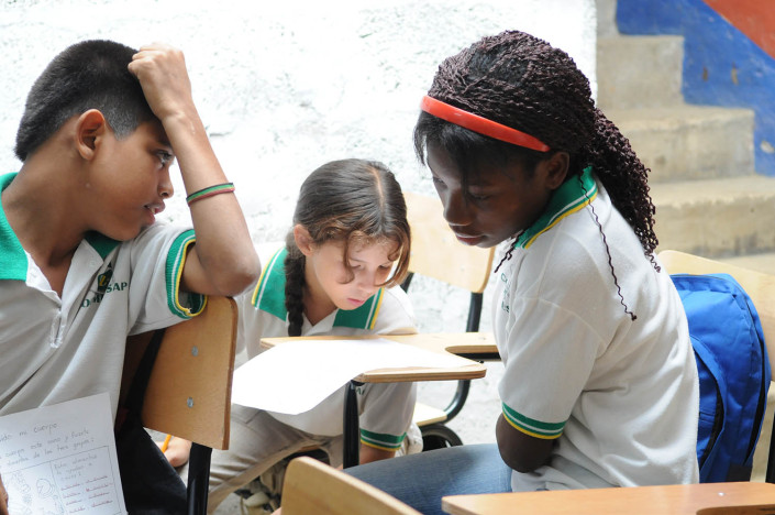 Students work together in a third-grade science class in Medillin, Colombia.